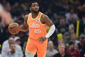 躺得也太平了!米切尔10中1仅拿到6分4板6助4断