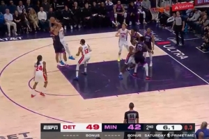 还得靠大锤硬解！李凯尔接锅球强突 转身顺势后仰压哨中投！