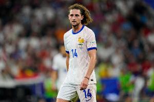 队报：拉比奥特膝盖受到撞击未参与法国队合练，杜埃则恢复合练