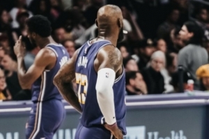 家族成就！詹姆斯IG晒组图回顾昨日父子连线：感恩！