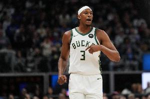 正负值-28！特纳12投5中拿15分6板 三分9中4