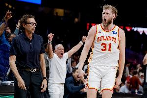 兰代尔谈斯奈德执教生涯500胜：他是个篮球疯子&太有激情了