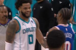 恶心兄弟！小乔拒绝与马克西握手 后者指着他邪魅大笑 乐出牙膛