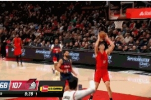 扣篮啦！杨瀚森快下反击拍马杀到篮下 接西索科长传双手暴扣！