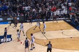 魔术师：康大19分逆转杜克 马林斯超远压哨三分绝杀让我想起库里