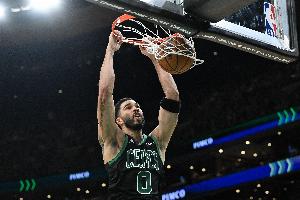 塔图姆复出至今11场数据:场均31分钟 得到20.9分9.1篮板4.2助攻