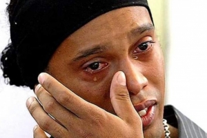 小罗纪录片谈影响人生的两件事：在巴拉圭被捕、母亲离世