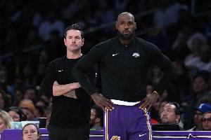 詹姆斯：教练组整年都为我们做好了备战工作 我们会准备好出击的