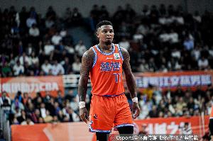 一打广东就来劲！皮特森掀反扑狂潮 三分14中7轰39分6板7助3断