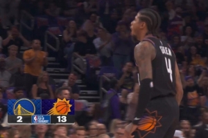 这么大空位！？杰伦·格林45°三分命中 太阳13-0攻击波打停勇士