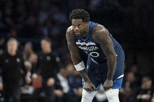 前三节11中3！兰德尔16中7拿到16分7板2助 4次犯规