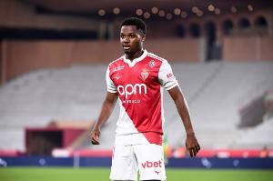 世体：摩纳哥愿意1100万欧买断法蒂，但要求大幅降薪