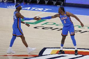 杰伦威：我们喜欢防守 这让进攻更轻松 我们越来越深刻理解这一点