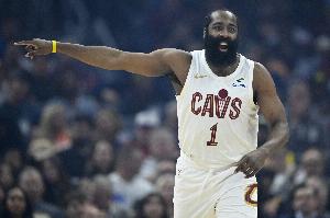 进攻核心！哈登半场全面发挥 11中6得16分2板1助1断1盖帽