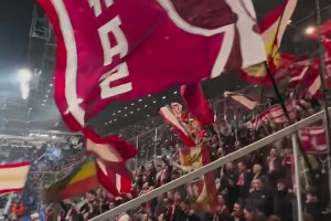 客场依旧疯狂！来看看对阵亚特兰大赛前拜仁球迷的热身！