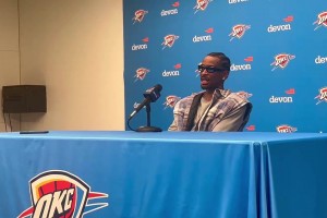 最后一攻被夹击后传给卡鲁索！亚历山大：我对他完全信任！