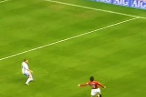 卡里克英超的第一粒进球，那场比赛也是3-1战胜了阿斯顿维拉