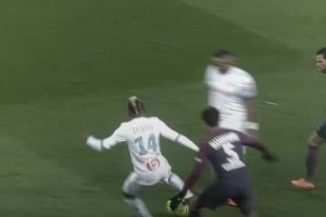 过人交给我，别的我不管！克林顿此前边路戏耍巴黎防线！