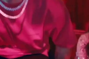 坤哥进军演艺圈？阿圭罗出演MV花絮曝光，这吻戏拍得比进球专业