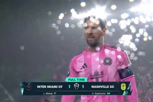 郁闷！美冠杯出局后梅西一脸无奈地离开，未与人交换球衣或寒暄