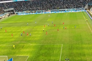 这球确实牛！现场球迷实拍毛伟杰连过四人：我X！