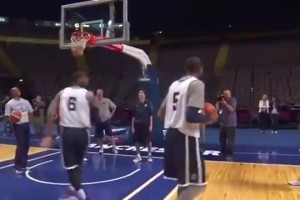 詹姆斯自创脚步！把一旁的杜兰特看得一愣一愣的