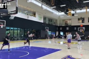 怪不得投得这么准！肯纳德投篮训练：干扰下三分46中40！