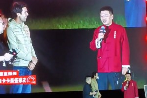 张雪峰见到偶像卡卡很激动：欧冠半决赛对曼联的进球印象最深