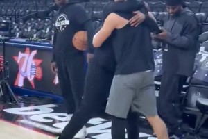 到哪都是团宠！球迷拍摄麦凯恩与洛瑞以及76人工作人员的互动！