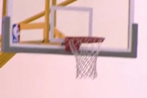 令人怀念的画面，科比与奥尼尔单挑，笑到根本停不下来