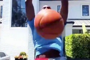 蕾哈娜为何会让勒布朗·詹姆斯触摸她的肚子？