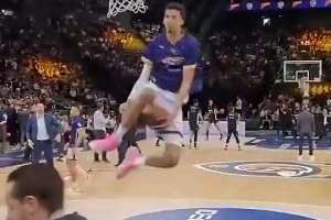 恐怖！2米24文班亚马能轻松胯下换手空接暴扣！还是自抛自扣！